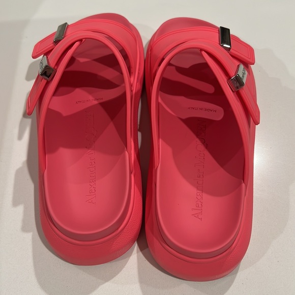 Alexander McQueen Two-Band Rubber Slides - Picture 2 of 5